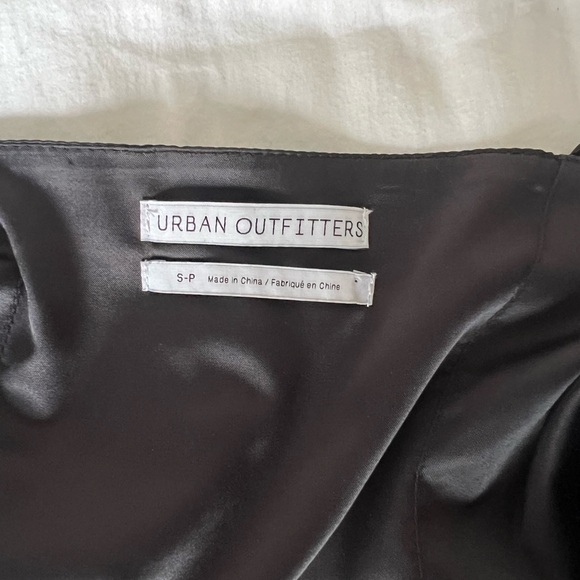 Satin black strappy top with side zipper - Picture 3 of 3